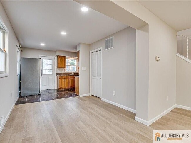 Building Photo - 11 Hyde Ave