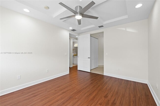 Building Photo - 433 SW 147th Ave