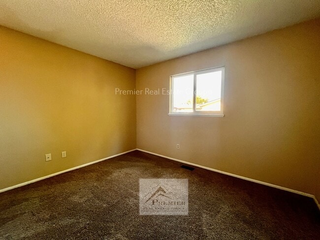 Building Photo - 1854 Saratoga Dr