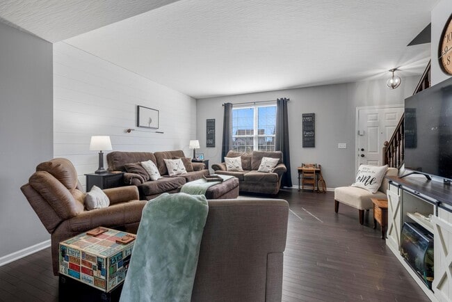 Building Photo - 9282 Weigela Ct