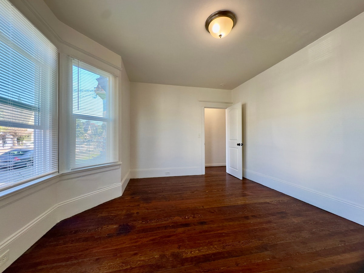 Building Photo - 711 32nd St