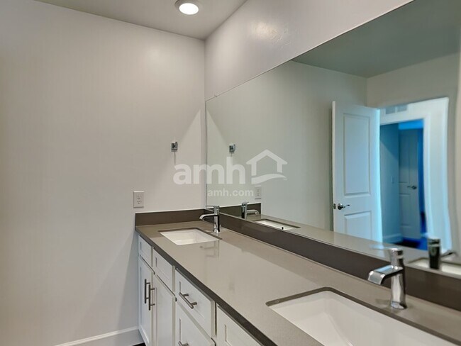 Building Photo - 7507 S Via Bombachas