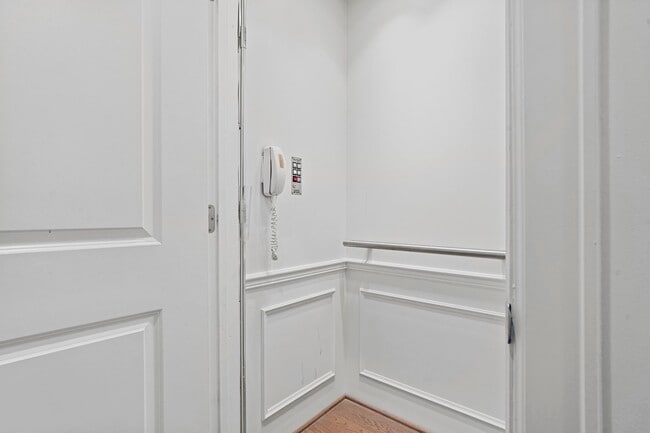 Building Photo - 2174 Briarglen Dr