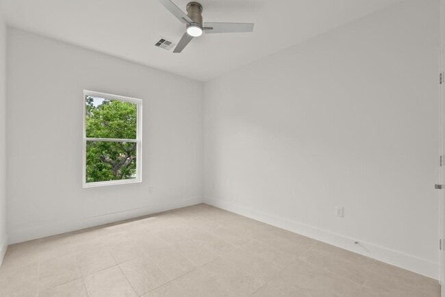 Building Photo - 510 2nd St