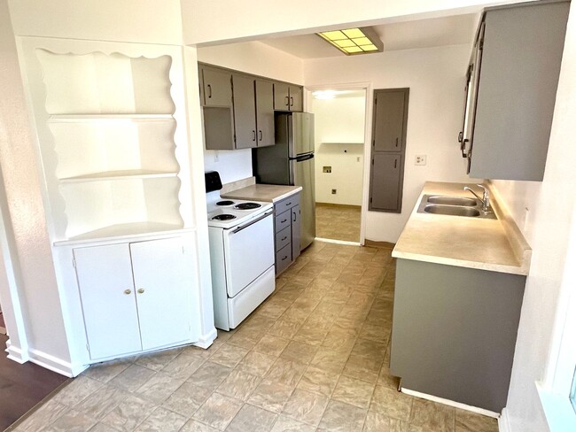 Building Photo - Centennial Neighborhood Fully Remodeled Ranch Home, Secluded Location, Spacious Yard