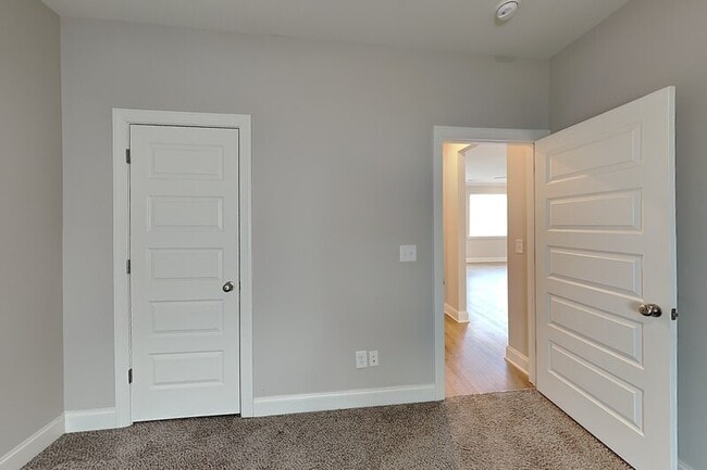 Building Photo - 1121 Camellia Ridge Dr