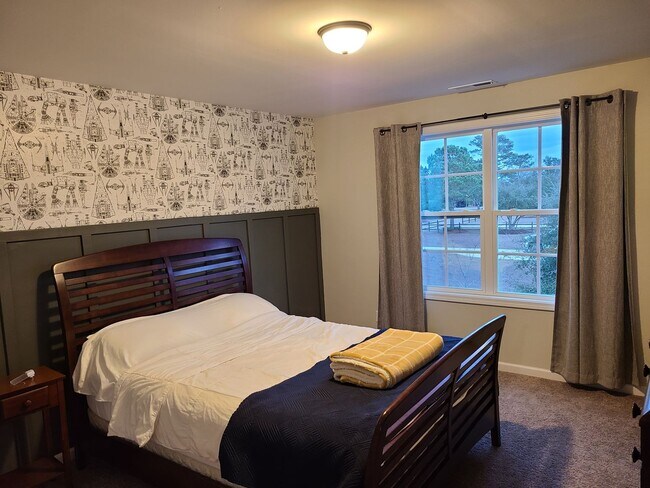 Building Photo - 3 Bed, 2.5 Bath home in Hampstead