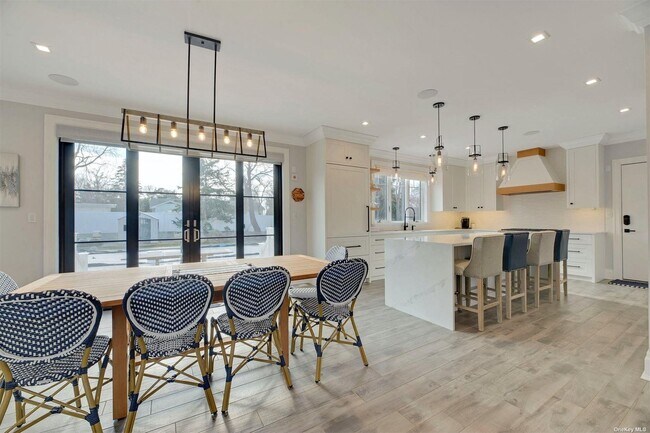 Building Photo - 165 Marine Pl