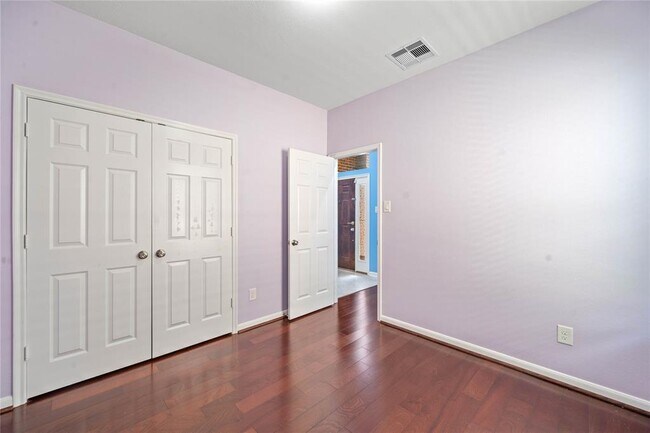 Building Photo - 16434 Sheffield Run Dr