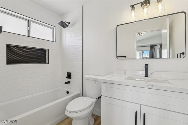 Building Photo - 7400 Queen Palm Dr