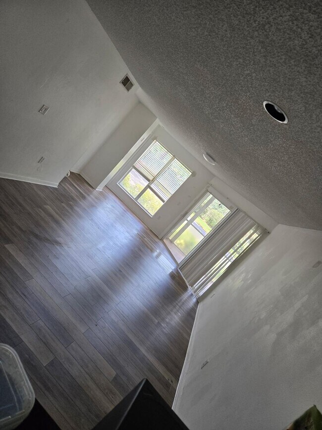 Building Photo - 10028 Strafford Oak Ct