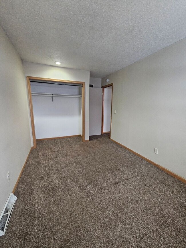 Building Photo - 4132 N Elsie Ave