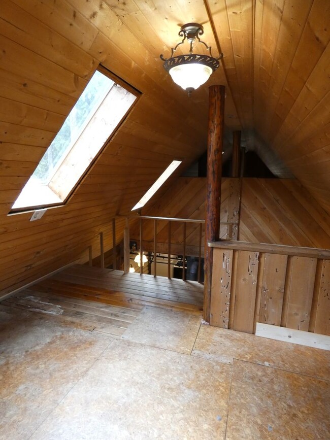 Building Photo - **Charming Cabin**