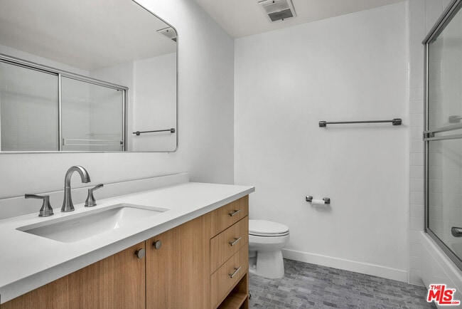 Building Photo - 20 Voyage St