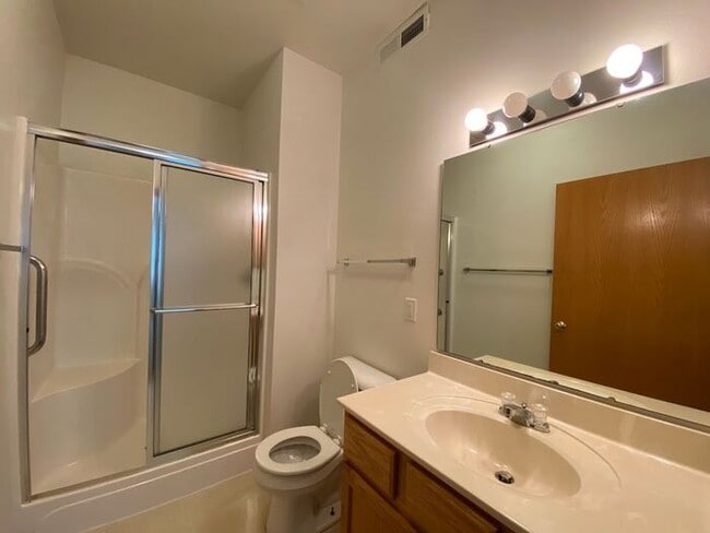 Building Photo - $1550 | 3 Bedroom, 2 Bathroom House | PET ...