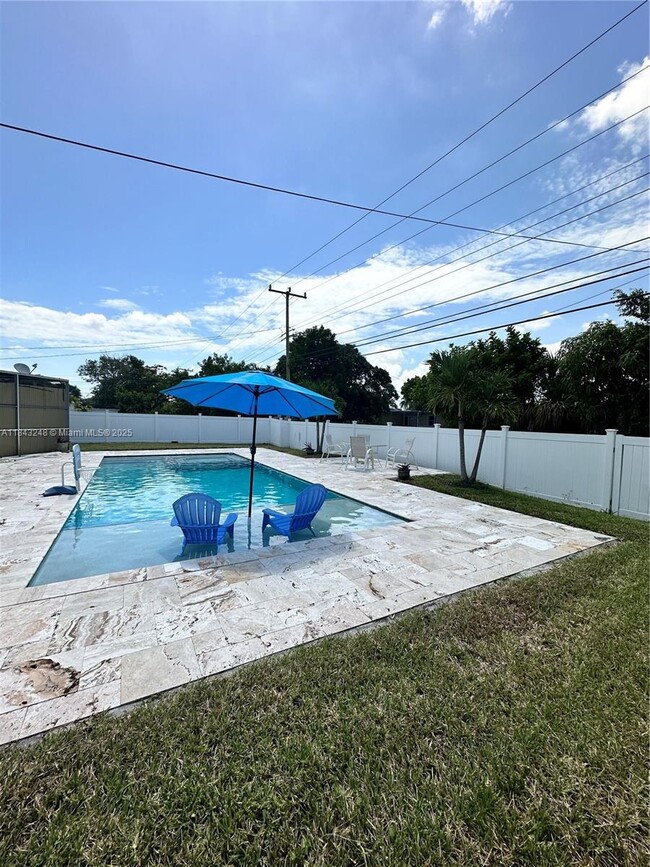 Building Photo - 3 bedroom in Hollywood FL 33021
