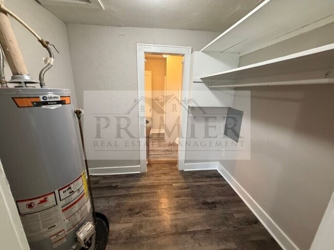 Building Photo - Studio HOUSE No Shared walls -1611 S Northern Blvd #B Independence - - Rent $750