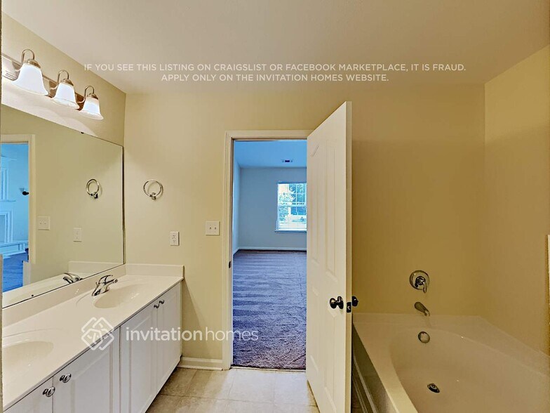 Building Photo - 14310 Waterlyn Dr