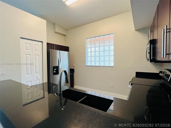 Building Photo - 6944 SW 39th St