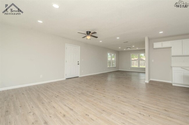 Building Photo - 1612 Christine Rd