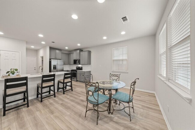 Building Photo - 3200 College Park Dr