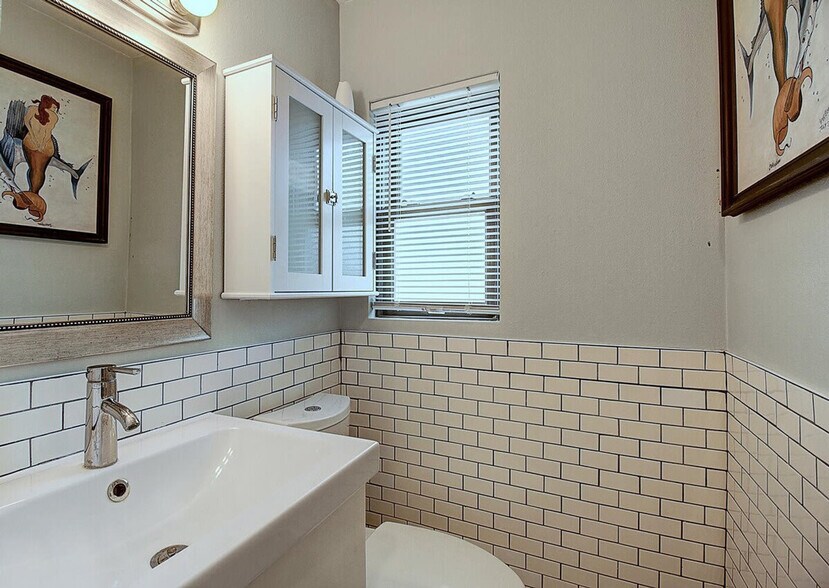 Building Photo - 134 N Alister St