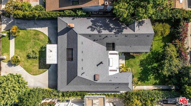 Building Photo - 719 N Bedford Dr