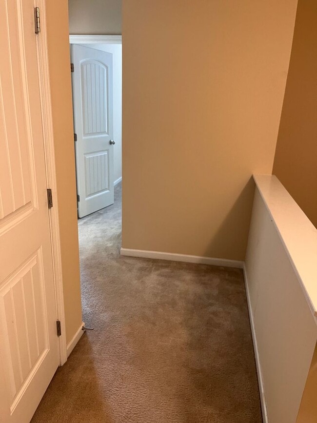 Building Photo - Lovely 3 Bedroom 2.5 Bath Townhouse in Raleigh!