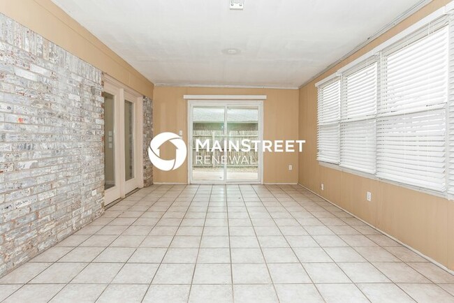 Building Photo - 9313 S Land Ave