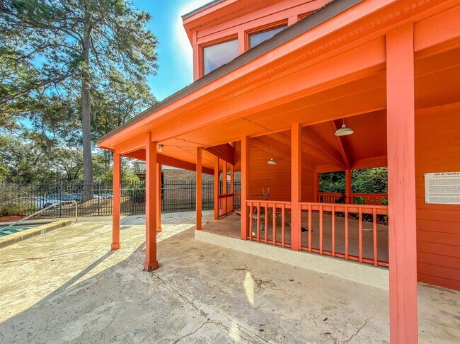 Building Photo - 1104 Greentree Ct