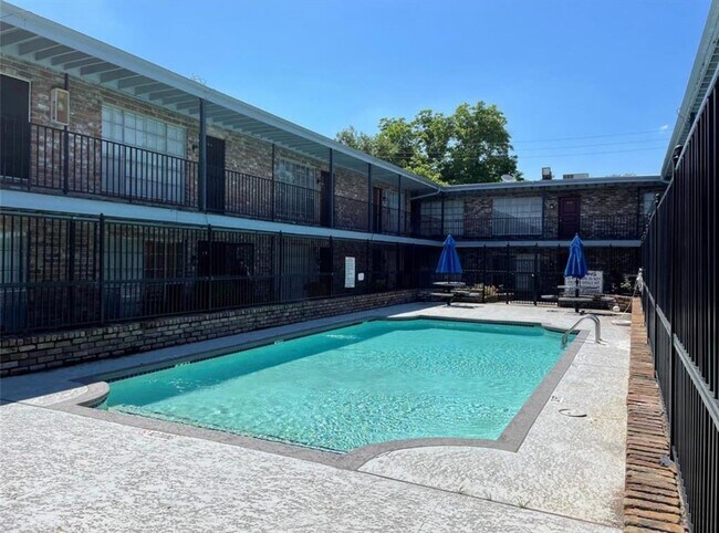 Primary Photo - 5617 Bissonnet St