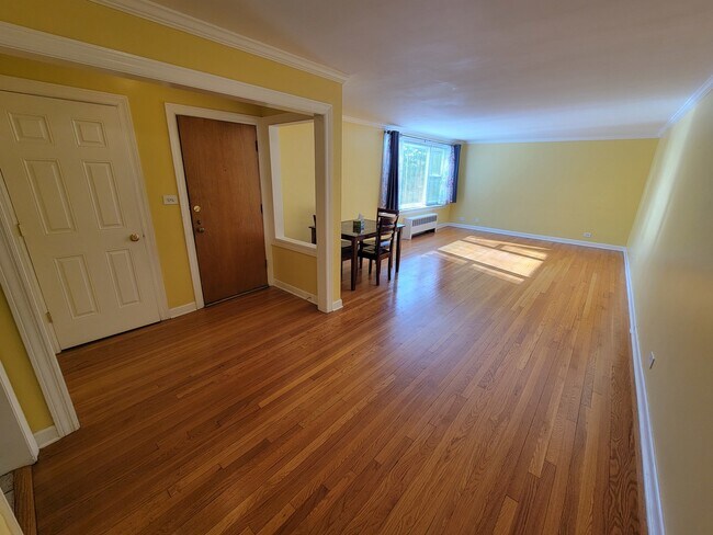 Building Photo - 2950 W Arthur Ave