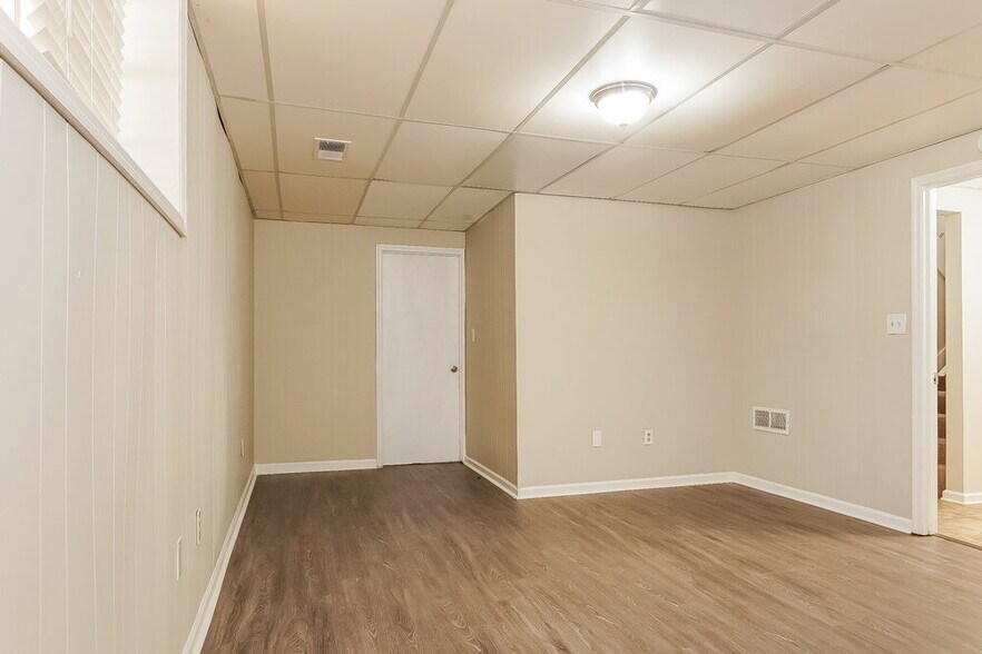 Building Photo - 1805 Forest Dr