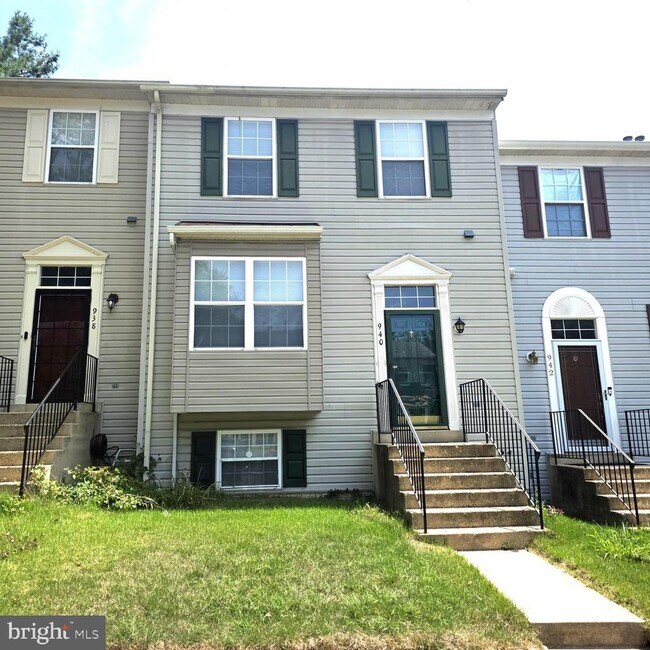 Building Photo - 940 Newington Ct