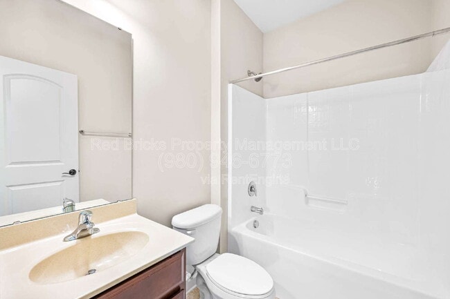 Building Photo - 2808 Twinberry Lane