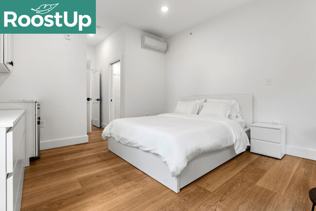 Building Photo - New RoostUp Furnished Private Bedroom with...