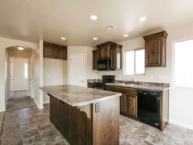 Building Photo - Beautiful 3 Bedroom, 2 bathroom Home in Hu...