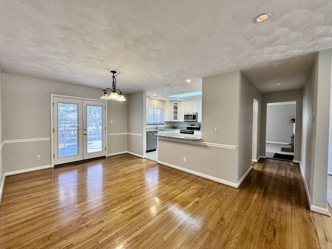 Building Photo - Available NOW! Lakefront 4 Bedroom/2 Bath Home, Pet-Friendly, Fenced Yard, Great School Zones!