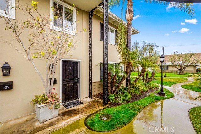 Building Photo - 1741 Tustin Ave