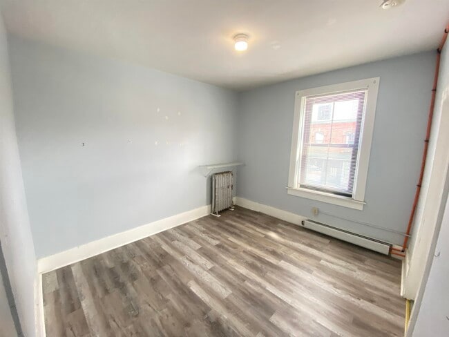 Building Photo - 39 Pleasant St