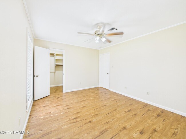 Building Photo - 302 Lark Dr