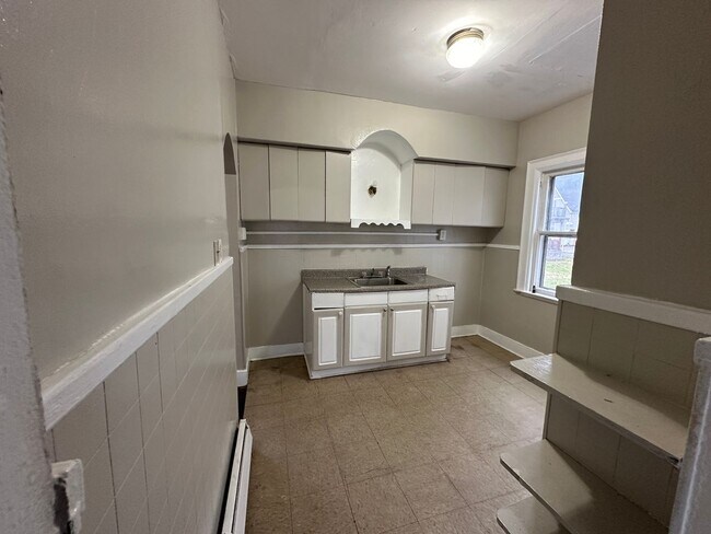 Building Photo - Single Family Home Ready for Rent in a Gre...