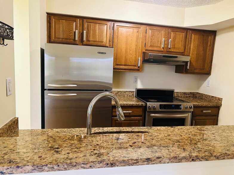 Building Photo - 1914 Aspen Dr