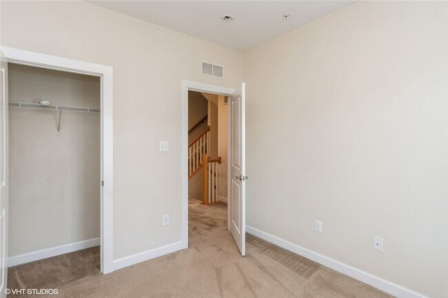Building Photo - 335 Osona Ln