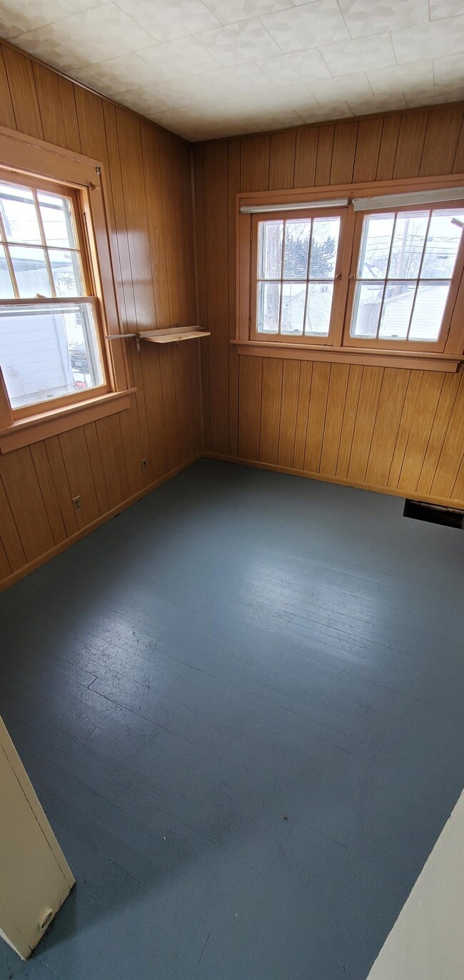 Building Photo - 947 Center Point Rd NE