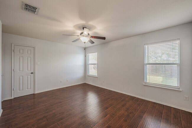 Building Photo - Updated and super clean single story 3 bed...