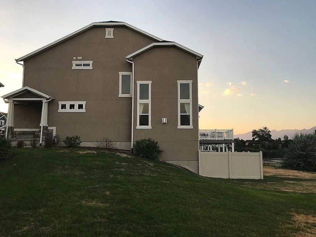 side view - 989 S 2040 W