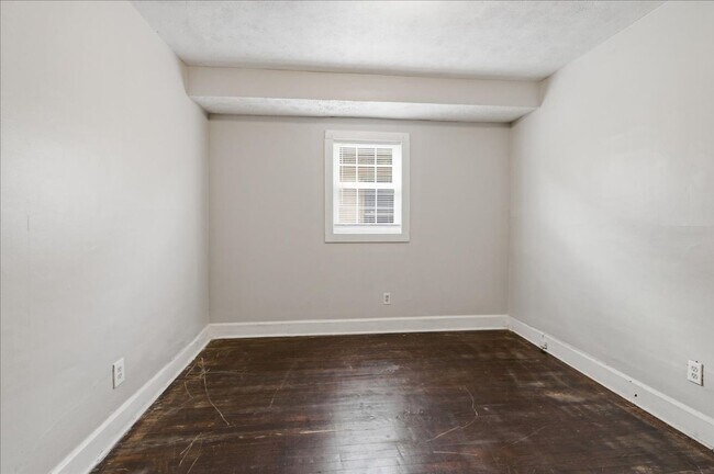 Building Photo - 37-37 S Sherman Dr