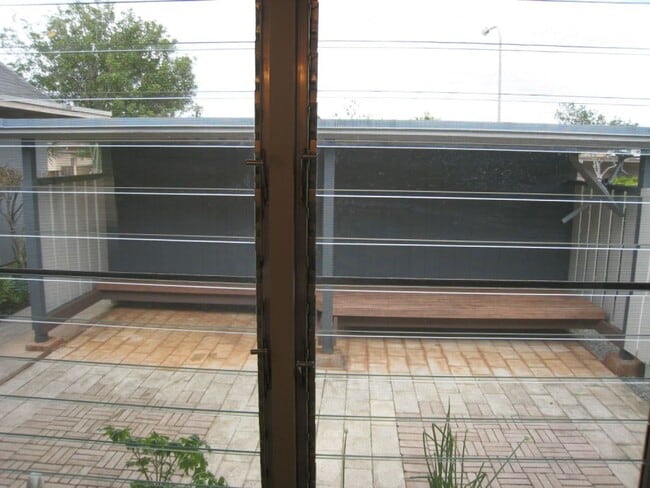 Building Photo - Mililani Town - Single story house with fe...