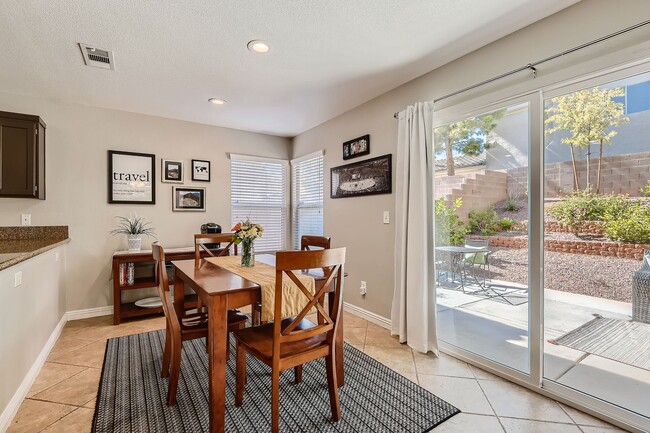 Building Photo - Beautiful 3 bedroom Home Located in the Vi...